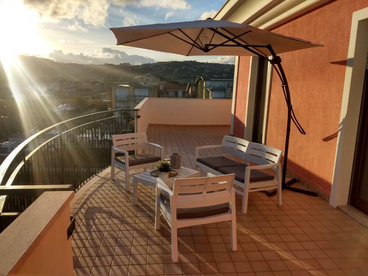 Seafront And Mountain View Penthouse Διαμέρισμα Martinsicuro Εξωτερικό φωτογραφία